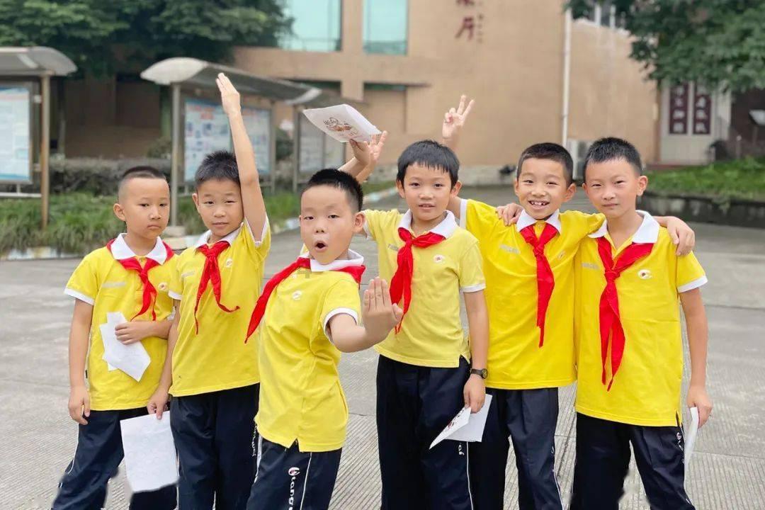 逃离黑与白的房间